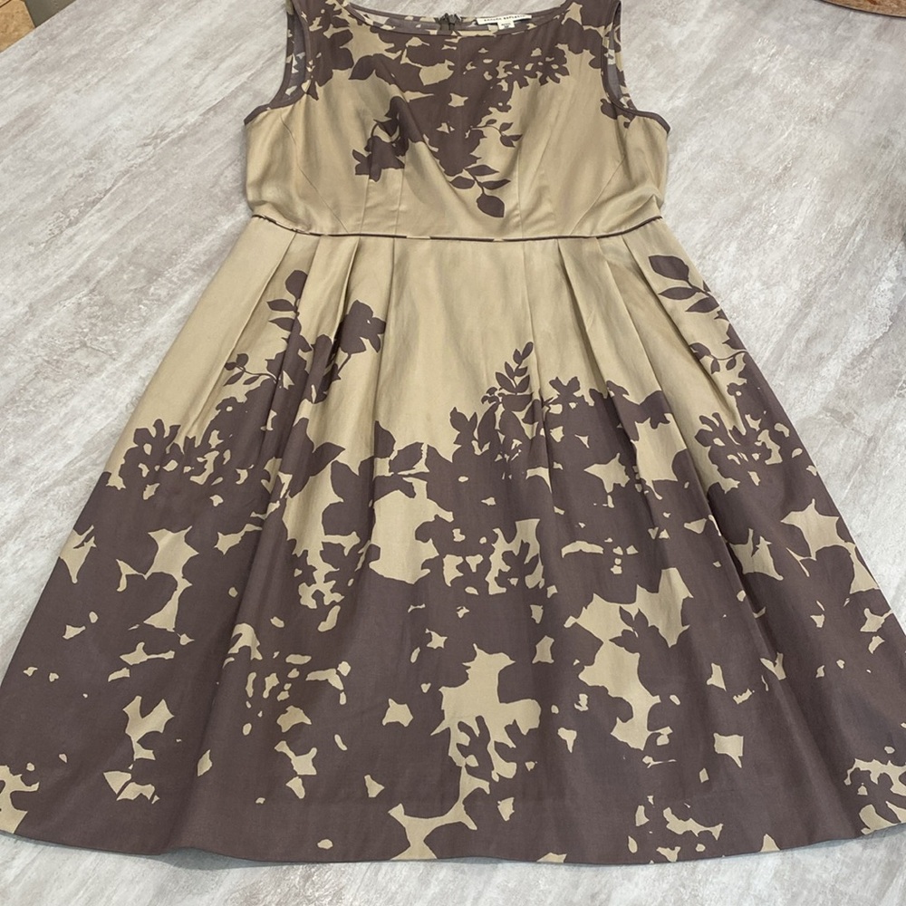 Banana Republic dress with pockets. Zip up back. Used but in very good condition